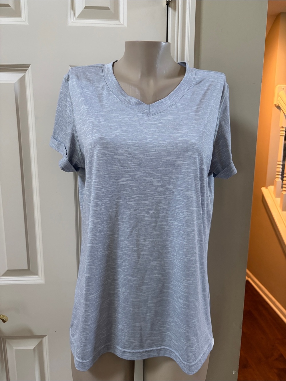 The North Face Heather Light Gray V-Neck Short Sleeve Tee, XL